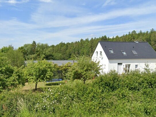 Bitburg, Einfamilienhaus 5 ZKB, 2 Duschbäder, HWR, Kellerraum, WP ca. 150 m², Einbauküche mit Kochinsel, Kaltmiete 1.55…