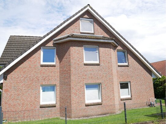 Helle und schöne 4-Zimmer Maisonette- Wohnung mit Loggia im Reihenhausstil in 24619 Bornhöved