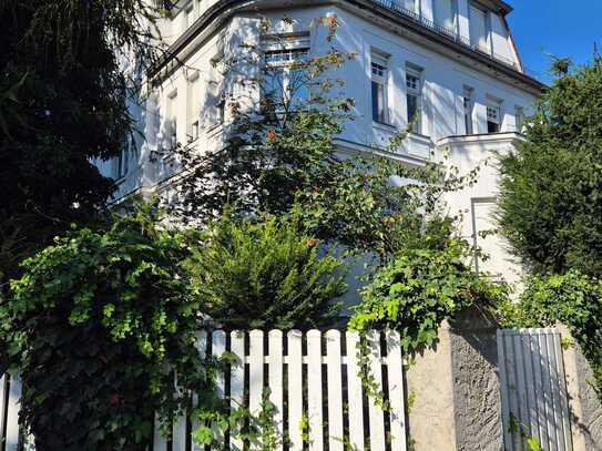 Villa unter Denkmalschutz mit Balkonanlage in Markkleeberg