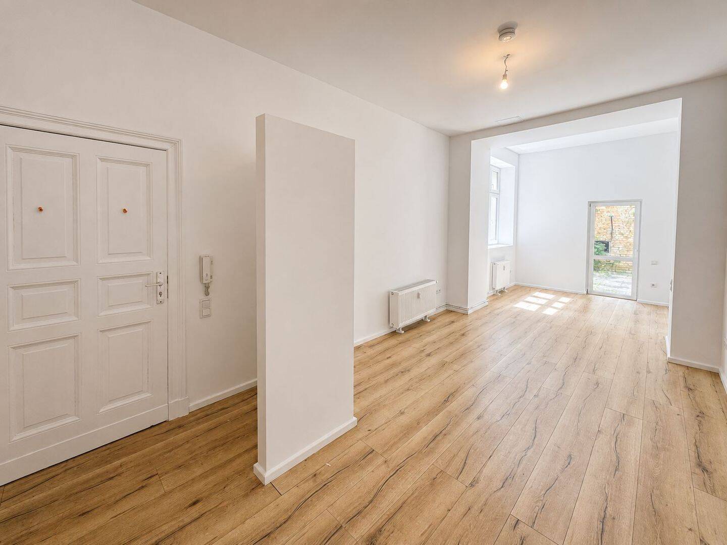 Sanierte Erdgeschosswohnung mit Terrasse im Soldiner Kiez - Photo 1