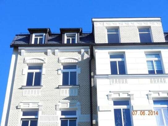 3-Raumwohnung mit großer Wohnküche (23 m²) und EBK im Dachgeschoss, ruhige Lage, ohne Balkon!