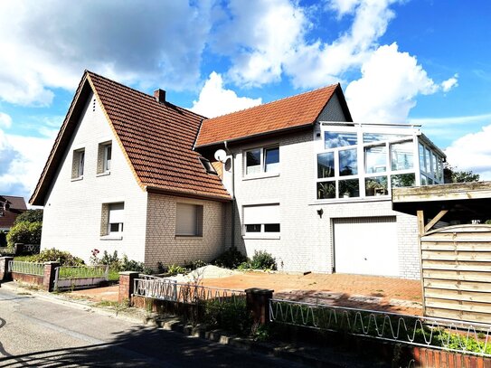 Einfamilienhaus mit Einliegerwohnung in einem wunderbaren Wohnumfeld