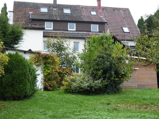 Grundstück mit Doppelhaus und Garage