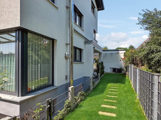 Modernes Wohnen auf großem Raum mit Sauna und Einliegerwohnung - Ein Traumhaus in Freiburg-Munzingen