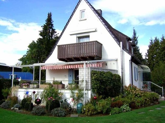 Einfamilienhaus mit Garage und schönem Garten