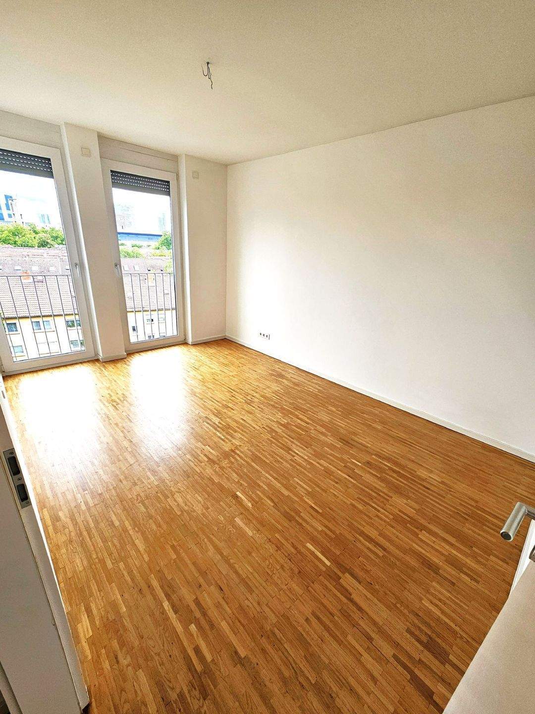 Traumhafte 4-Zimmer Wohnung zwischen Messe und Skylineplaza Am Römerhof 51