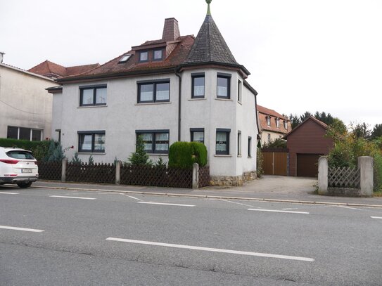 Charmantes Zweifamilienhaus in zentraler Lage