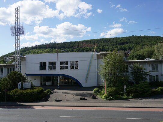 Büro- Praxisräume und anpassbare Laborräumlichkeiten zu vermieten.