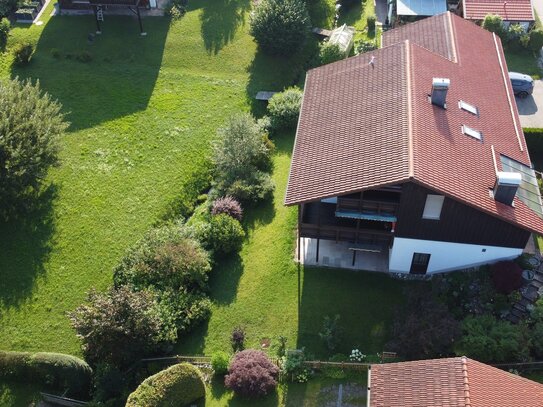 Landhaus mit Einliegerwohnung in Vachendorf - großes Gartengrundstück an Bachlauf + Bauplatz