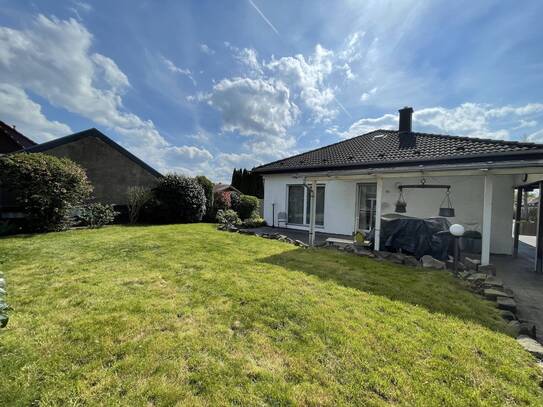 Geschmackvolles, von Garten umgebenes Haus in ruhiger Wohnlage und fussläufig erreichbaren Einkaufs- und Versorgungsmög…