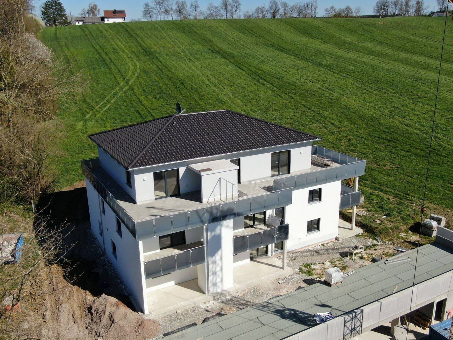                                                               Neubau 3 Zimmer OG Wohnung mit Balkon, Carport &amp; Stellplatz                                                       in Holzheim (Donau-Ries)