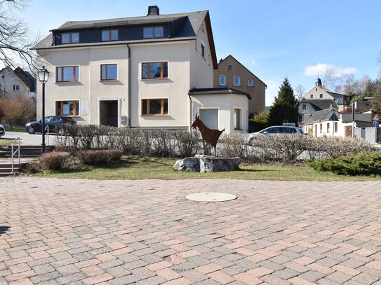 Gepflegtes Wohn- und Geschäftshaus Rathausplatz in Meinersdorf/Büro- , Praxisfläche im Erdgeschoss zu vermieten