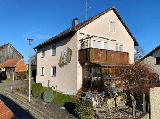 Tolles gepflegtes ZFH mit 2 Garagen, Carport und Garten ( 3. WHG möglich)