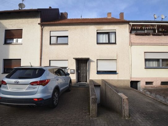 Einfamilienhaus in Wadgassen mit großem Garten und Stellplatz