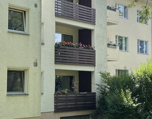 3-Zimmerwohnung mit Süd-Balkon und eigenem Kfz-Außenstellplatz in grüner Lage von Steglitz- vermietet-