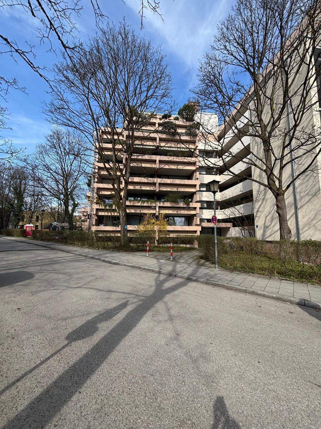 **HERZLICH WILLKOMMEN**GROßZÜGIGE 4-ZIMMER-WOHNUNG MIT 2 LOGGIEN IN SEHR GUTER LAGE/BERG AM LAIM**