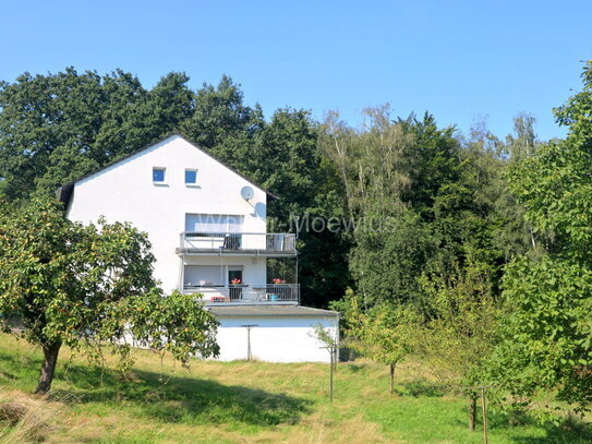 Attraktives Zweifamilienhaus mit ELW / 2 Balkone, Garten / 2 Garagen + 6 Stellplätze