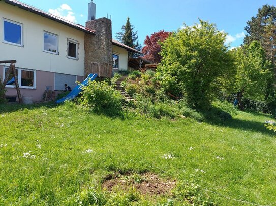 Einfamilienhaus mit Einliegerwohnung und großem Garten in toller Südlage