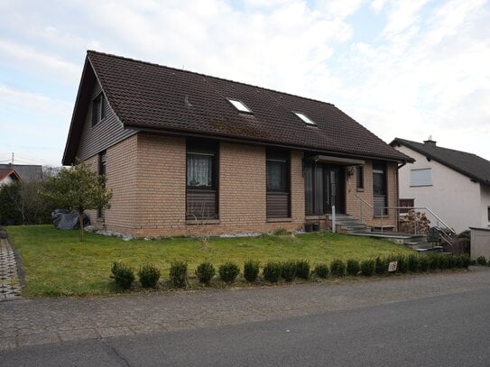 Nähe Montabaur- Freistehendes, gepflegtes Ein-/Zweifamilienhaus mit schöner Terrasse, Balkon und einem großen Garten in…