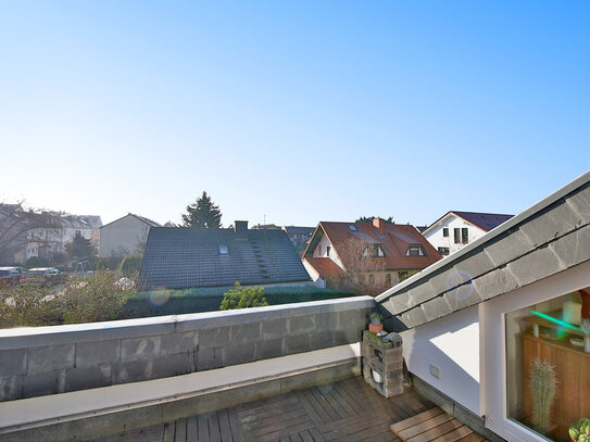 Seltenheitswert - Wohnung mit kleiner Dachterrasse und eigenem Gartenanteil hintern Haus.