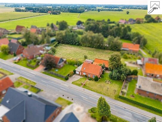 Solides Einfamilienhaus mit Nebengebäude und Landfläche in Coldinne