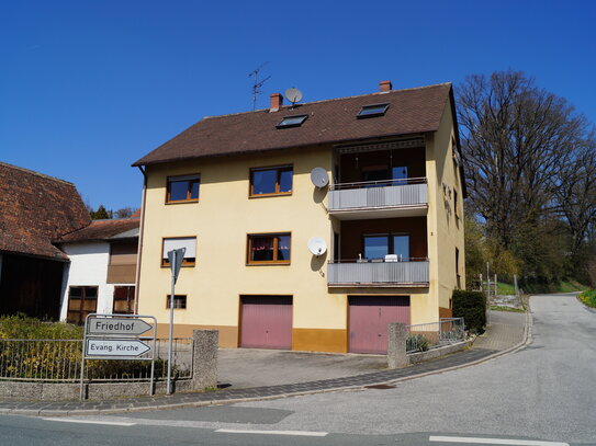 Dreifamilienhaus, plus Lager, Garagen und Stellplätzen