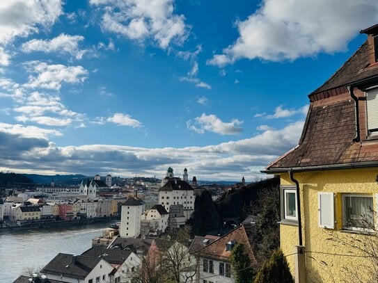 Postkartenblick garantiert! Wer Passau liebt, wird diese Lage lieben. Ganz Passau liegt Ihnen hier zu Füßen.