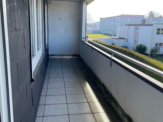 Sehr gut geschnittene 4 Zimmerwohnung mit Balkon, ggf. Garage