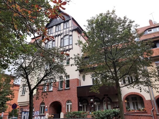 Großzügige bezugsfreie 2-Zimmerwohnung im Giebichensteinviertel - Umbau auf 3 Zimmer möglich!