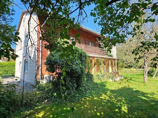 Zweifamilienhaus mit großem Grundstück und zusätzlichem Baurecht in Bruckmühl