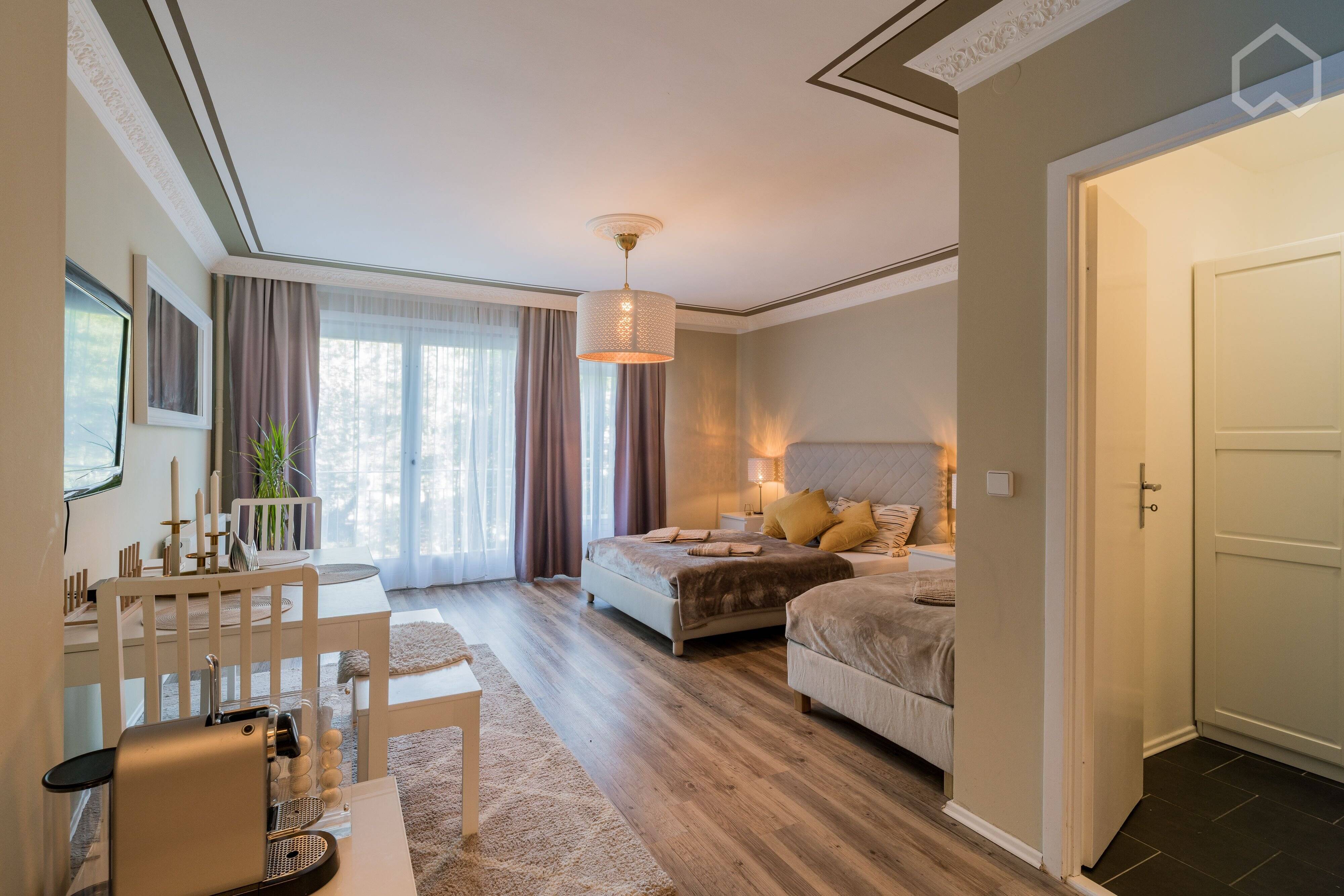 Hochwertig möblierte 1-Zimmer Wohnung mit Balkon in Berlin-Mitte - Photo 1