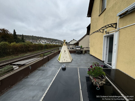 Neu Sanierte Terrassenwohnung in schöner Wohnlage ideal für Familie.