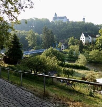 Grundstück mit Blick zur Rochsburg + Haus mit Mieteinnahmen