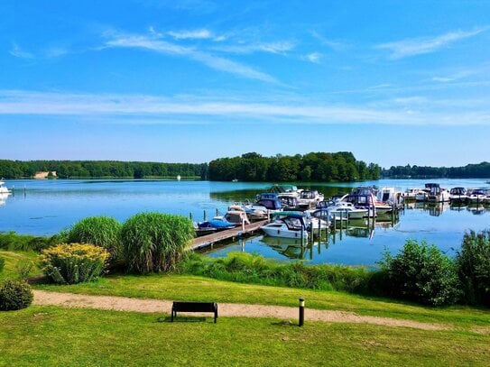 Direkt am Werlsee! Wohnung in Grünheide - Fußbodenheizung, Rollladen, Panoramafenster, Bootsanleger