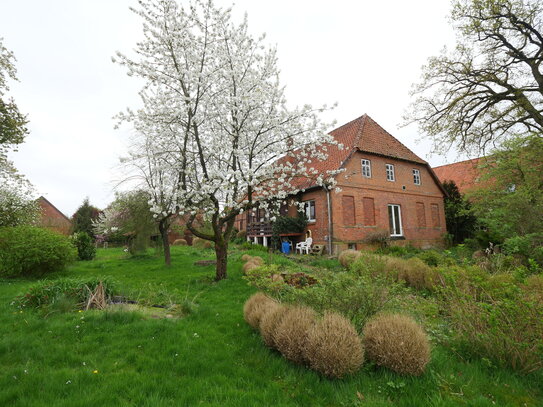 Handwerkerhaus mit viel Potenzial, Ausbaureserve im Dachboden und zwei weitere Nebengebäude