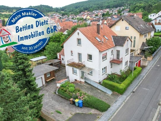 DIETZ: 2 Familienhaus im grünen mit kleinem Stallgebäude auf großem Grundstück!