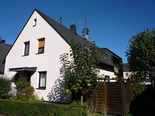 Helle, schöne Wohnung im 2 Familen Haus mit Garten