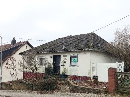 Sofort frei! Freistehender Bungalow (Okal Haus) mit großer Terrasse, Garage und Garten, in ruhiger Lage von Spiesen (Nä…