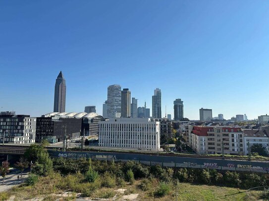 Exklusive Maisonettewohnung mit Terrasse und Blick auf die Frankfurter Skyline im Europaviertel