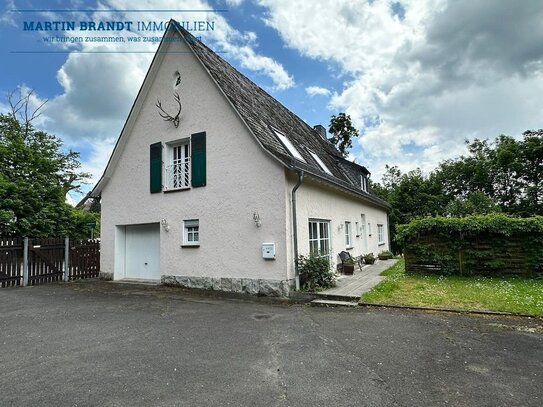 Historisches Forsthaus mit schönem Garten und Garage in traumhafter Hexenturm Wohnlage von Idstein