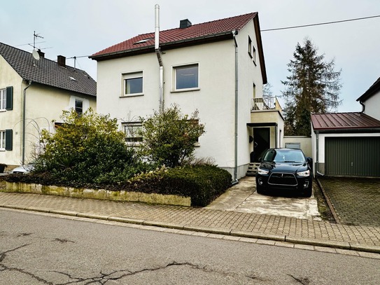 **Familienidyll mit viel Platz - Ein- bis Zweifamilienhaus mit großem Garten in Ensdorf**