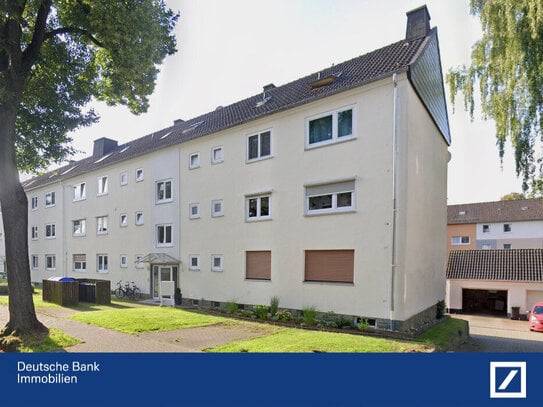 Schöne Dachgeschosswohnung mit Loggia und Einbauküche