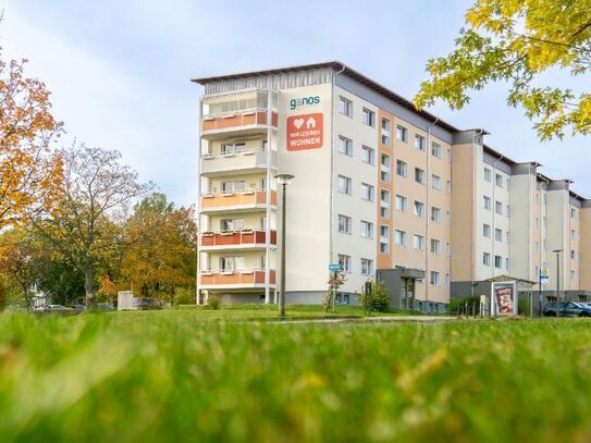 Große Wohnung mit Balkon und Einbauküche wartet auf Sie!