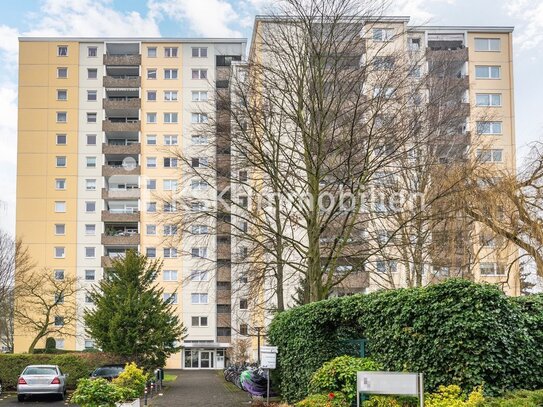 Sanierungsbedürftige Etagenwohnung mit 3 Zimmern und Balkon.