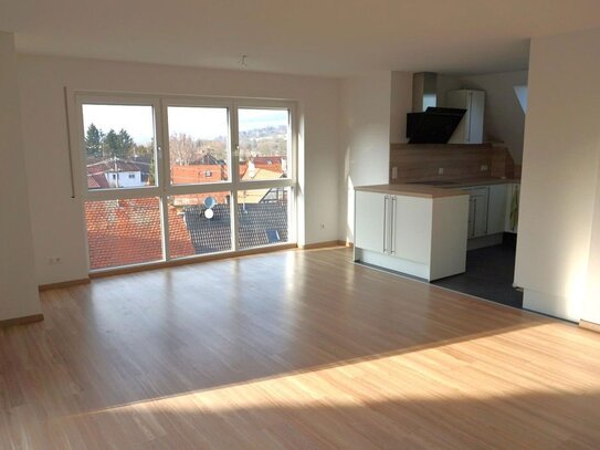 *Modern, fast neu und einzugsbereit* helle 6-Zimmer-Maisonette-Wohnung in Sersheim