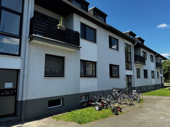 Brinkum! Großzügige 4 Zimmer-Maisonettewohnung mit gemütlichen Balkon und PKW-Stellplatz!