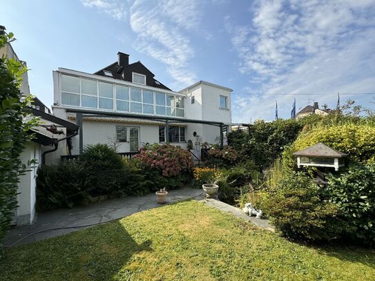 Anspruchsvolles Wohnen - Stadtrand Hilden Großzügiges freistehendes Einfamilienhaus mit Büro mgl