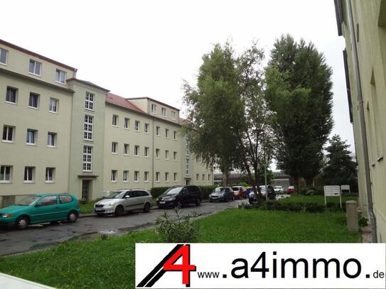 3-Zimmer-Wohnung im 1.OG, Westbalkon in grüner Lage