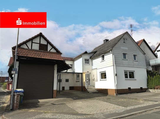 Einfamilienhaus mit Nebengebäude und separatem (Bau-)Grundstück!