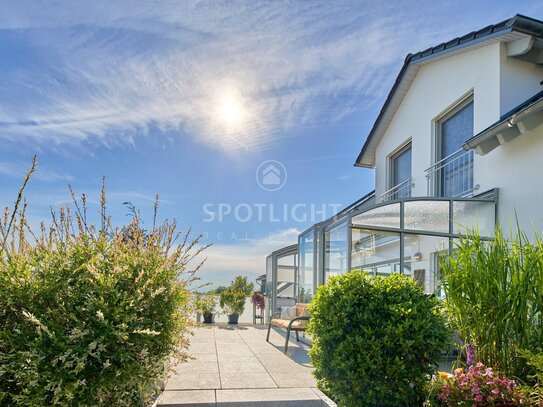 Sonnige Aussichten: Neuwertiges Haus mit gehobener Ausstattung und Weitblick